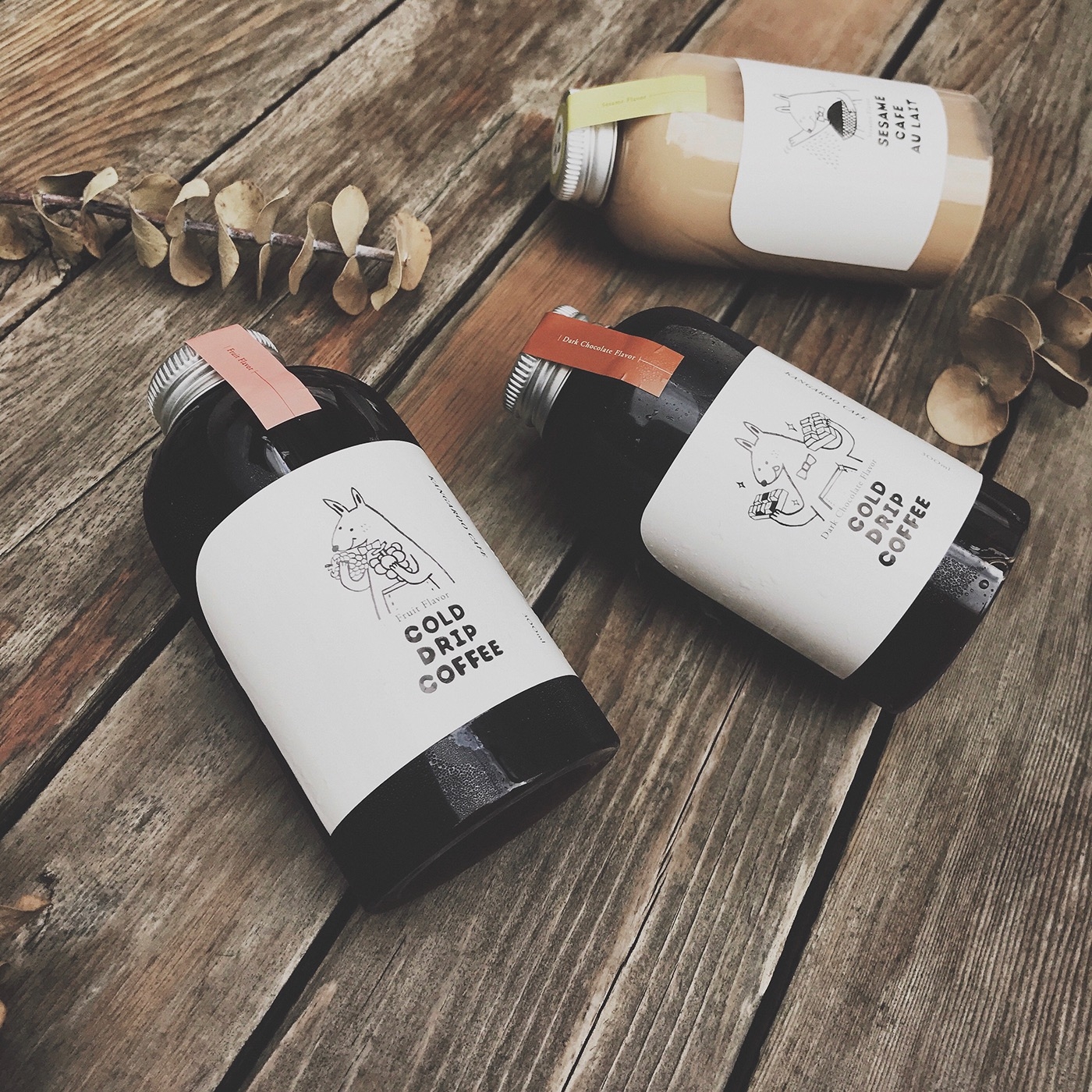 黑巧克力、水果風(fēng)味、芝麻歐蕾三種不同的咖啡包裝設(shè)計